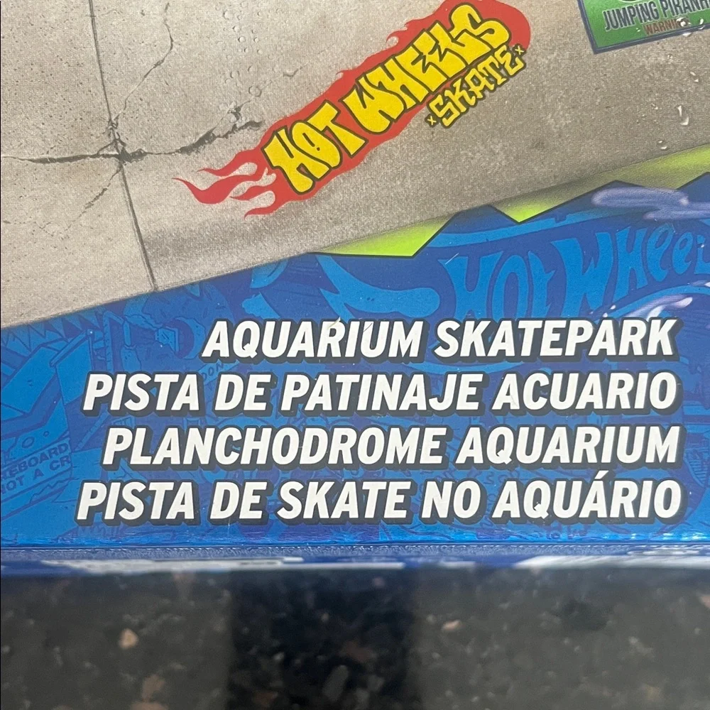 Hot Wheels Tony Hawk Skate Aquarium Skatepark Playset